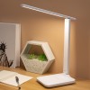 LED лампа с функция за зареждане на телефон