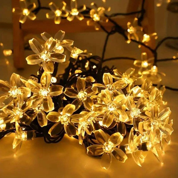 Соларни LED лампички във формат на цветенца