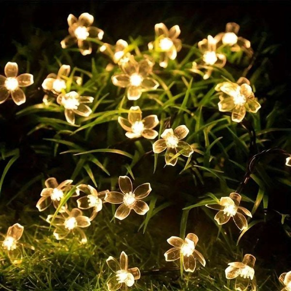 Соларни LED лампички във формат на цветенца